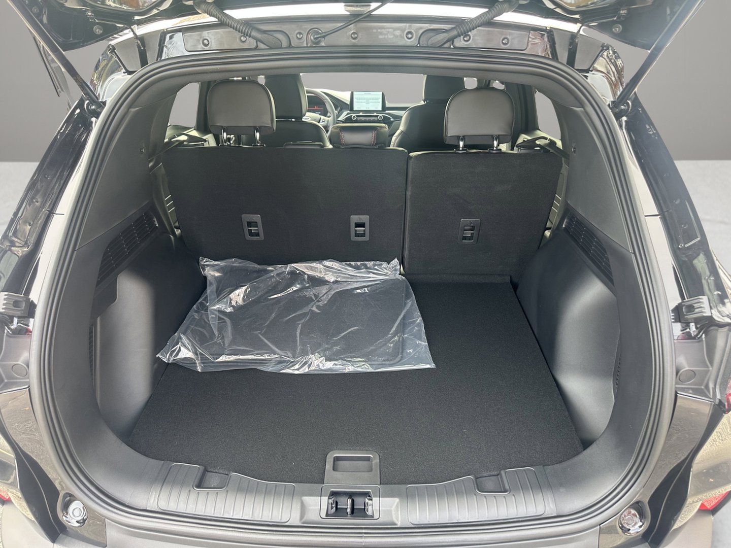 New 2026 Ford Escape ST-Line w/ Cold Weather Package image 7