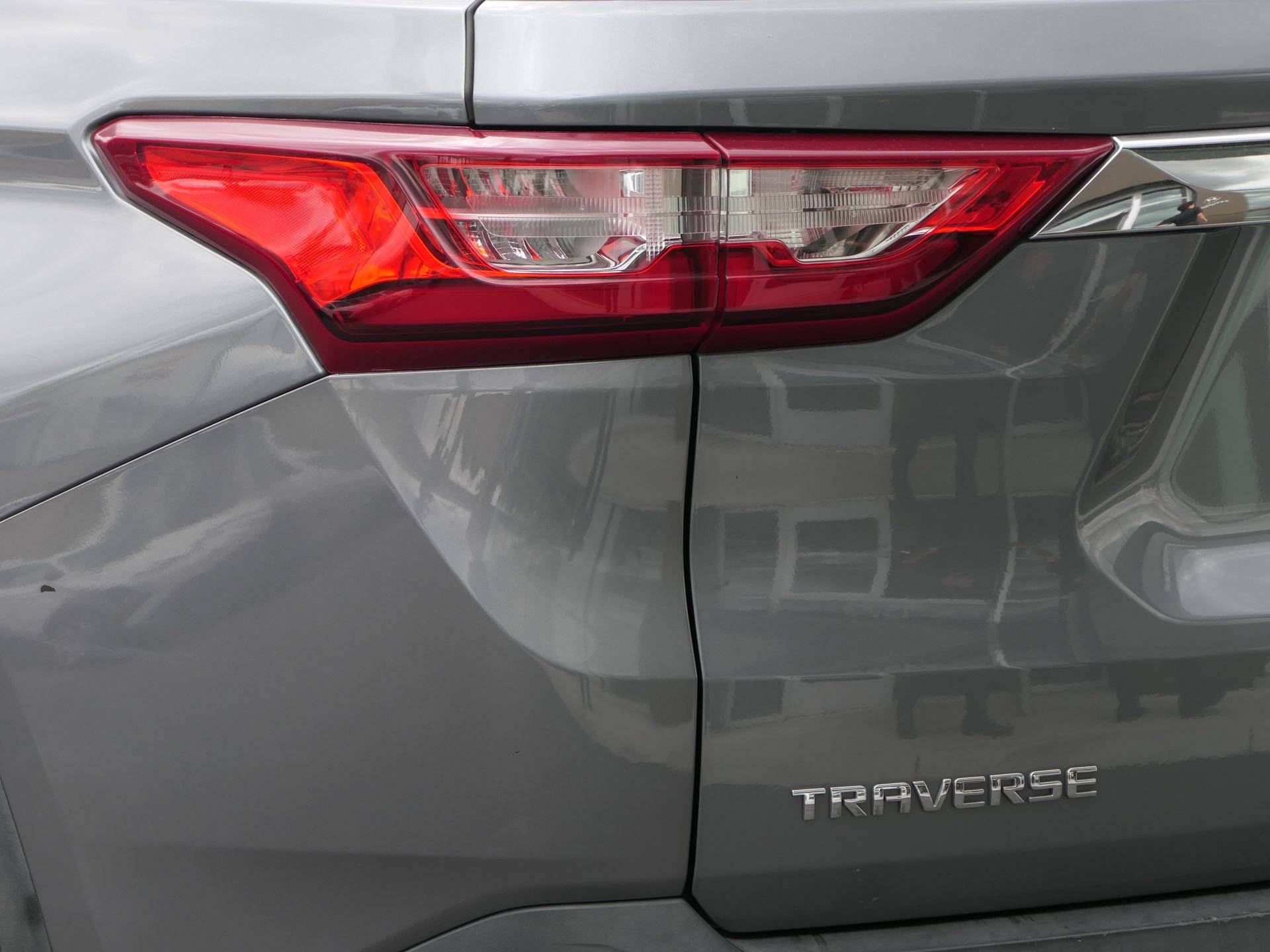 Used 2021 Chevrolet Traverse LS FWD image 6