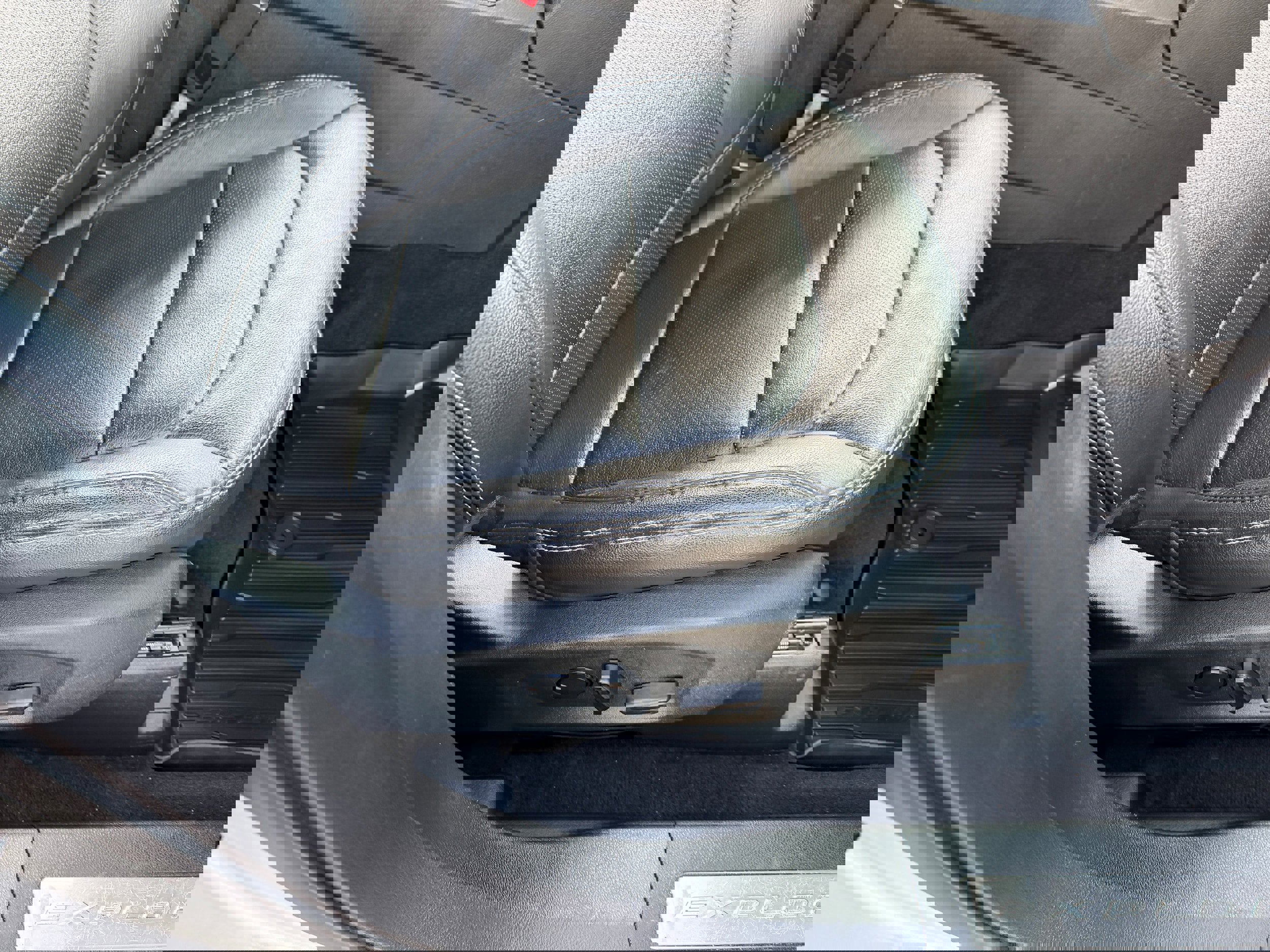 Used 2019 Ford Explorer Limited w/ Class III Trailer Tow Package image 24