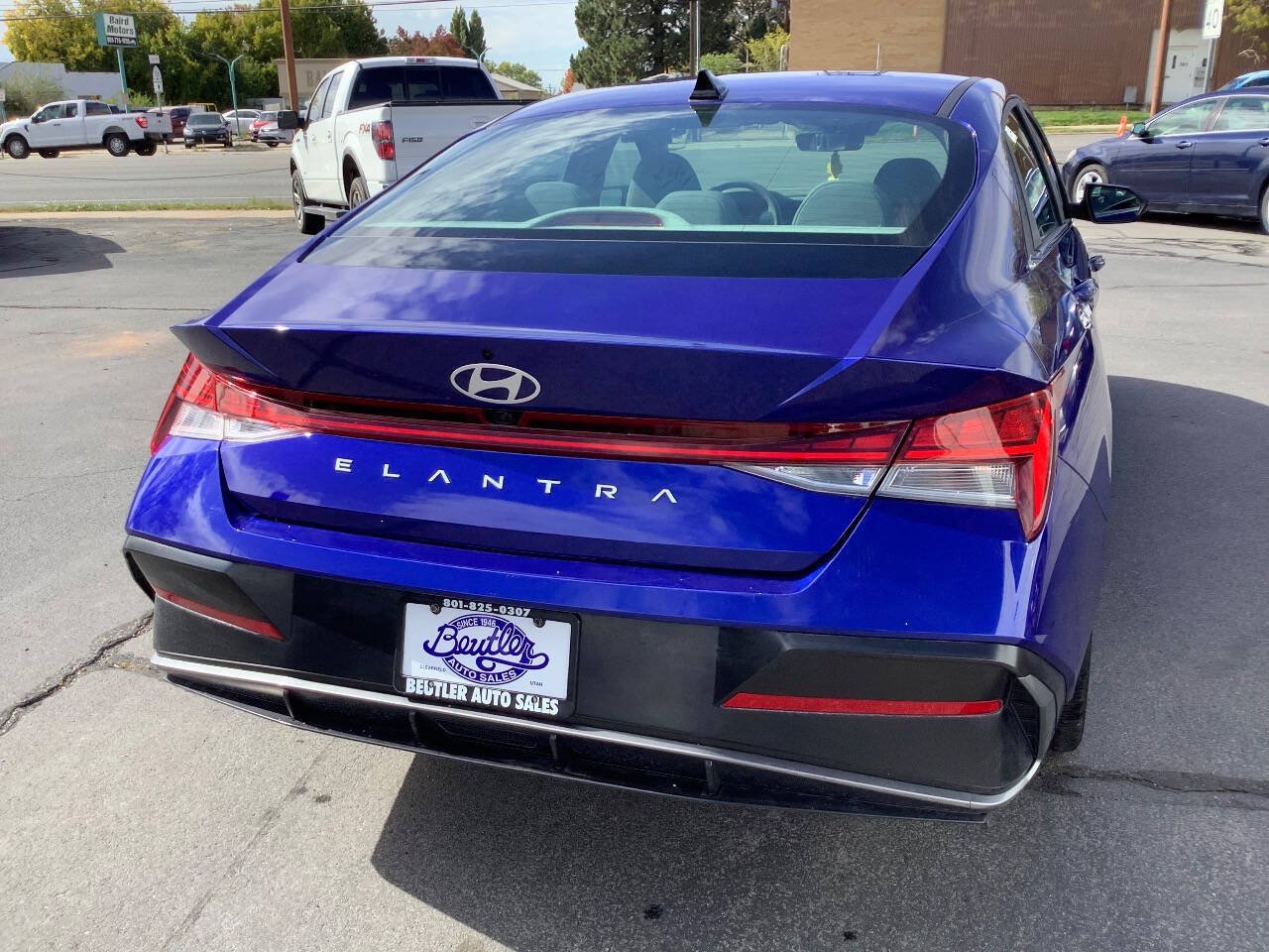 Used 2025 Hyundai Elantra SEL FWD image 11