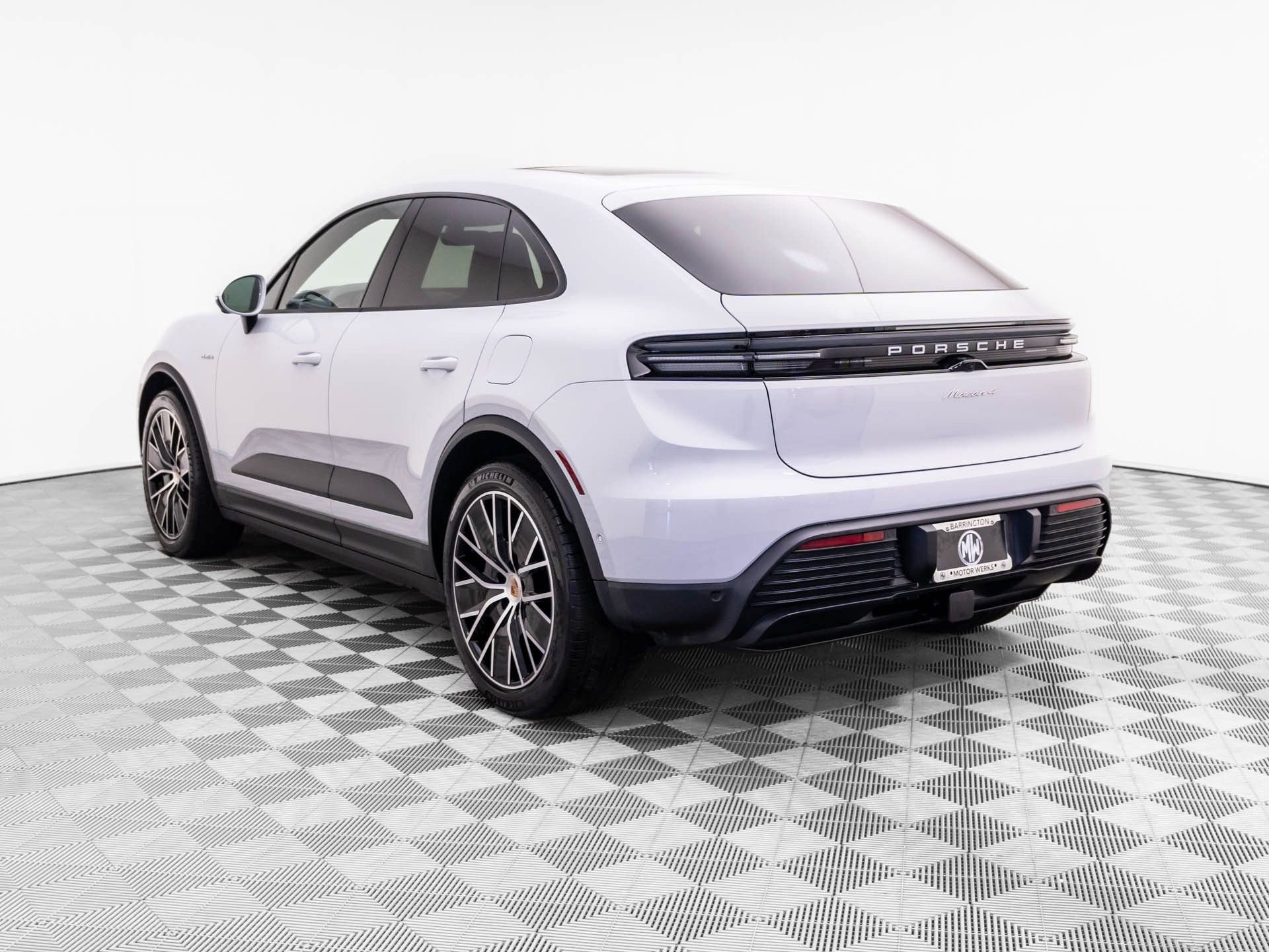 Certified 2025 Porsche Macan 4 Electric AWD/4WD image 3