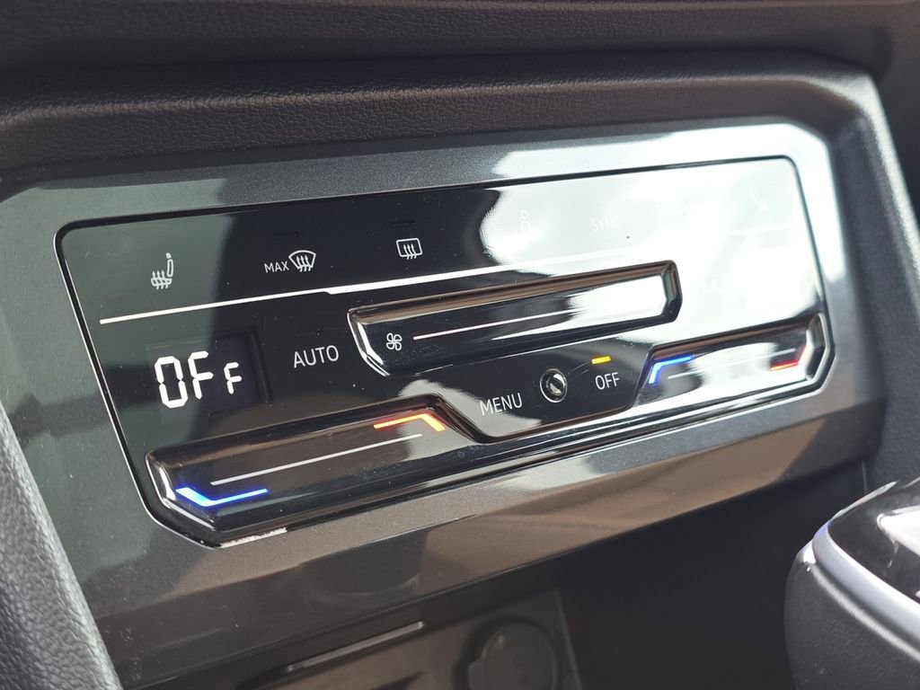 Used 2024 Volkswagen Tiguan SE image 22