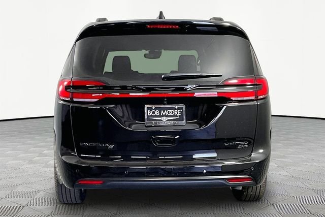 New 2027 Chrysler Pacifica Limited w/ S Appearance Package AWD/4WD image 5