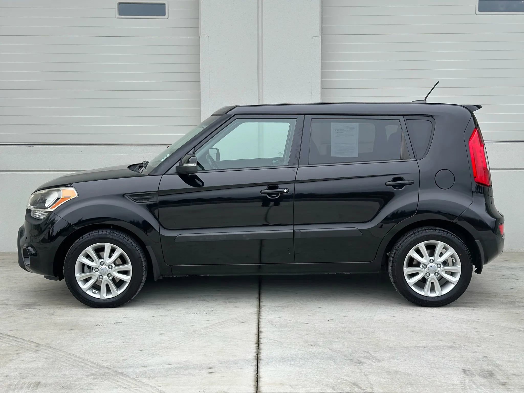 Used 2013 Kia Soul + w/ Audio Pkg image 2