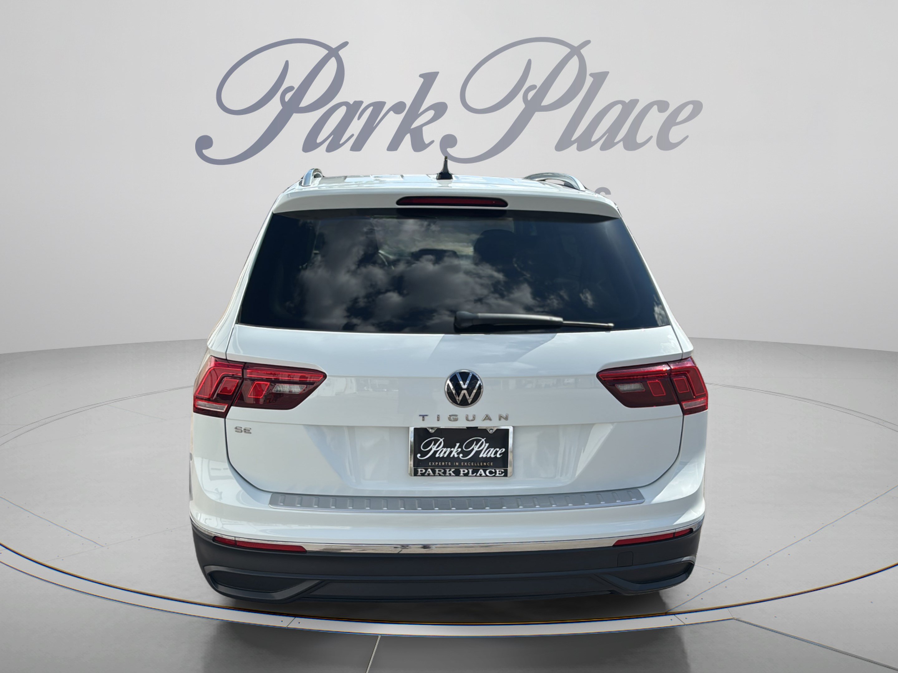 Used 2024 Volkswagen Tiguan SE FWD image 4