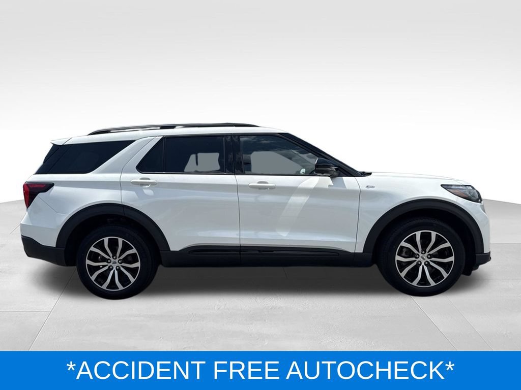 Used 2025 Ford Explorer ST-Line AWD/4WD image 2