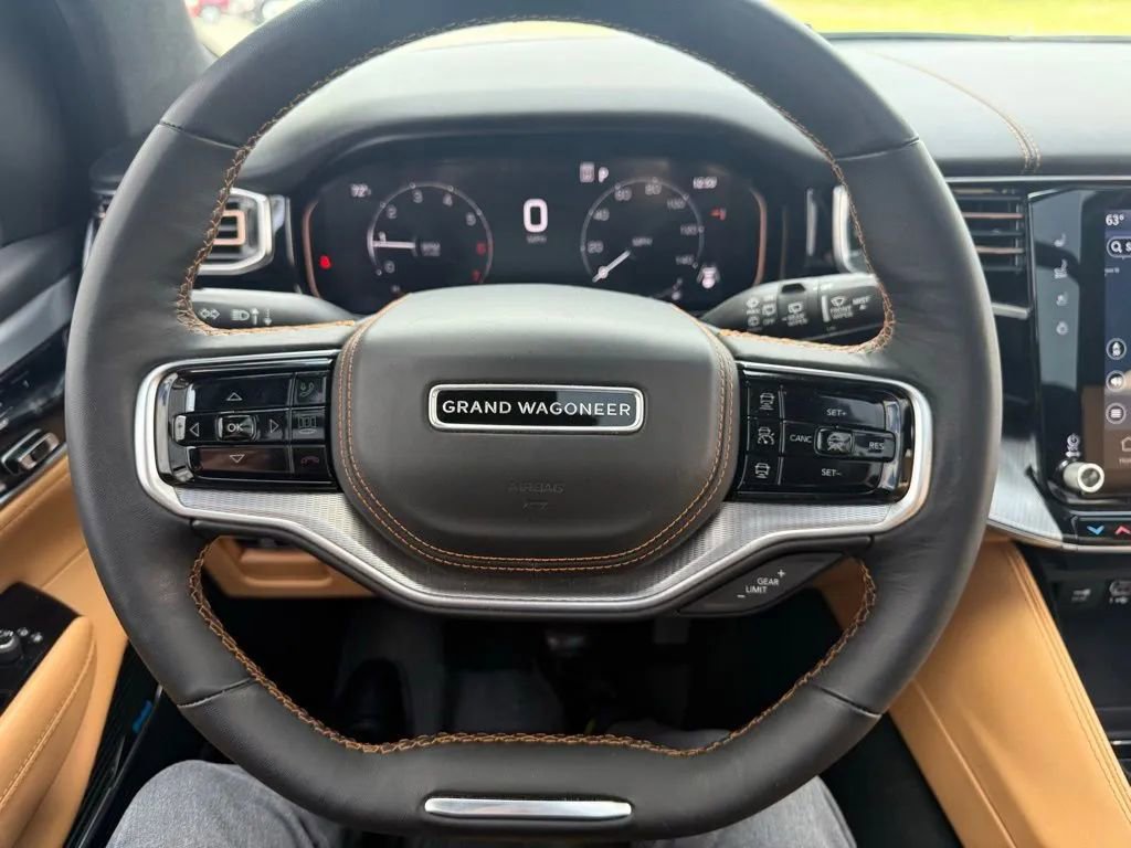 Used 2023 Jeep Grand Wagoneer Series III AWD/4WD image 29