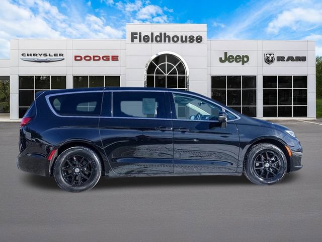 Used 2023 Chrysler Pacifica Touring-L image 10