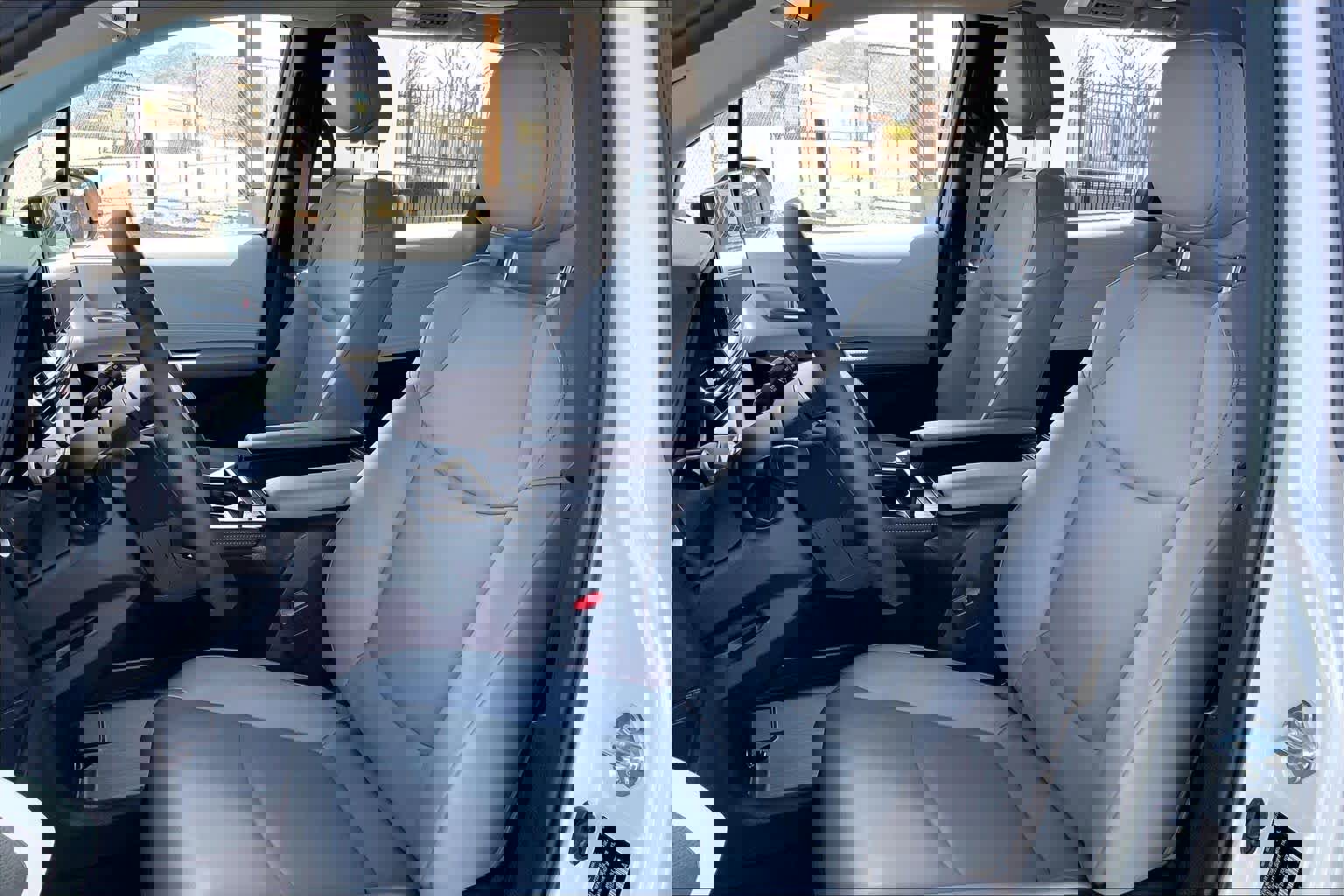 Used 2025 Toyota Sienna XLE w/ XLE Plus Package image 9