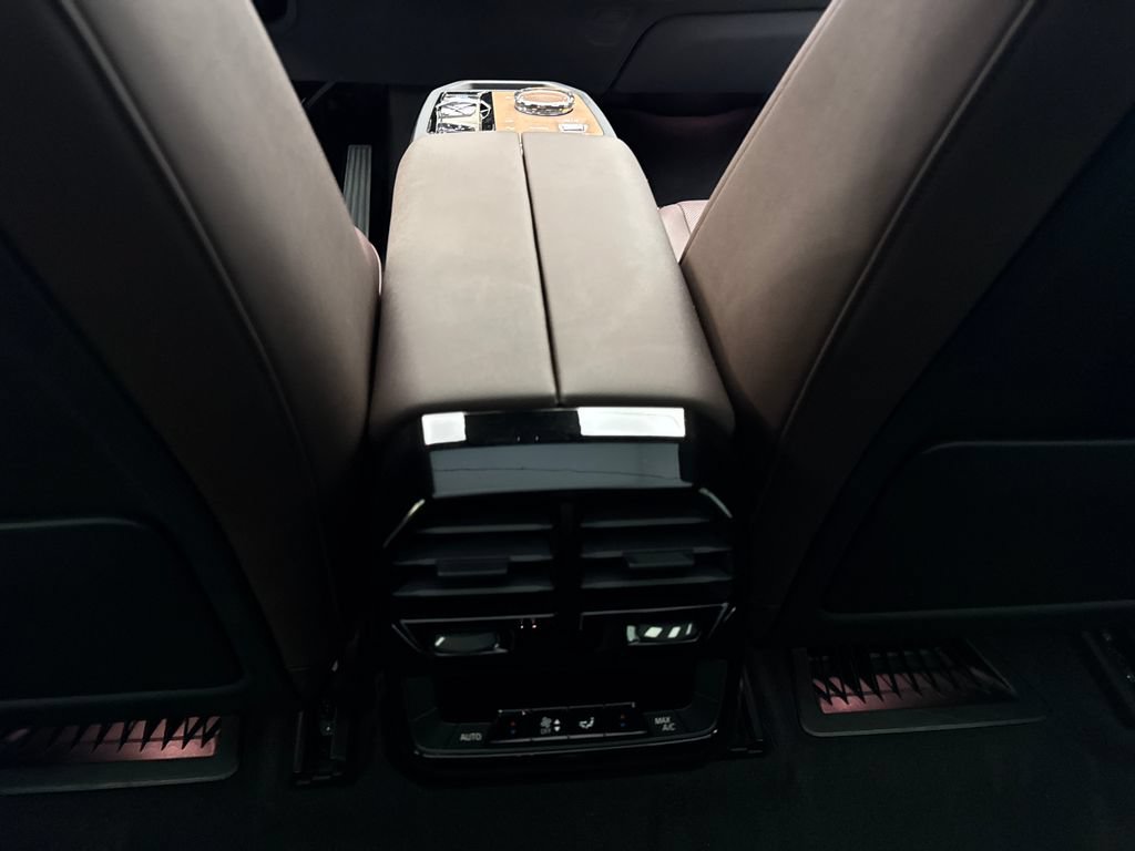 Used 2024 BMW iX xDrive50 w/ Premium Package AWD/4WD image 66