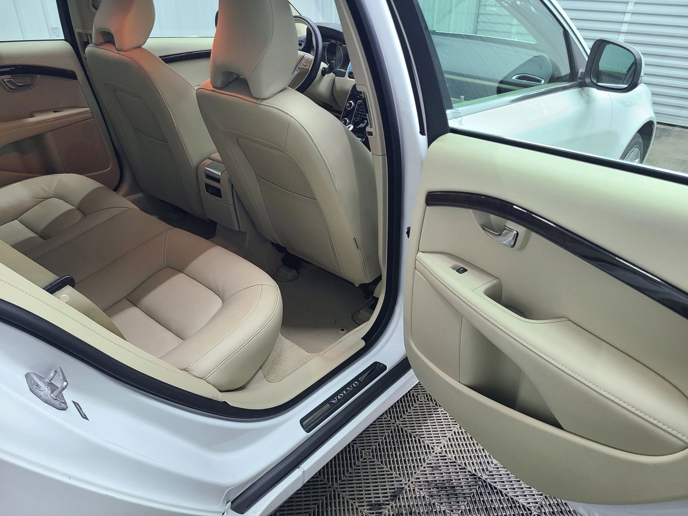 Used 2016 Volvo S80 T5 image 37