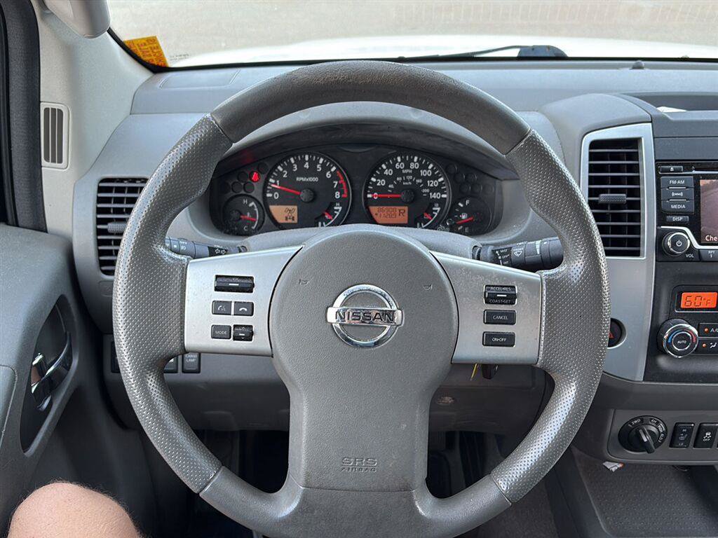 Used 2015 Nissan Frontier SV w/ SV Value Truck Package AWD/4WD image 9