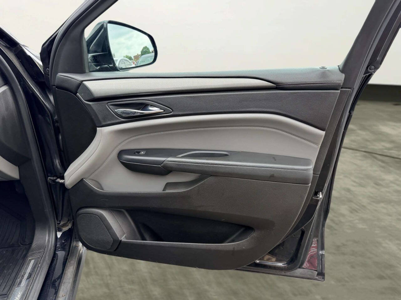 Used 2011 Cadillac SRX 2WD image 24