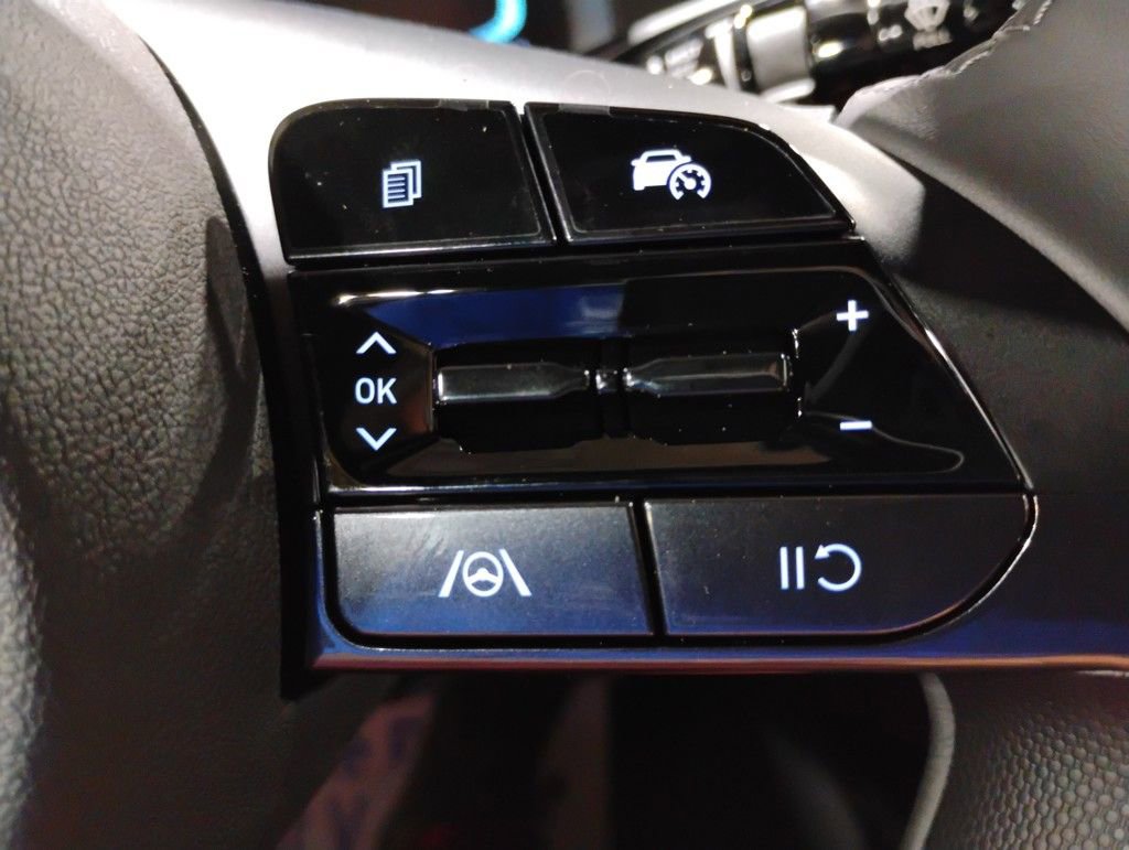 Used 2025 Hyundai Elantra Sport image 31