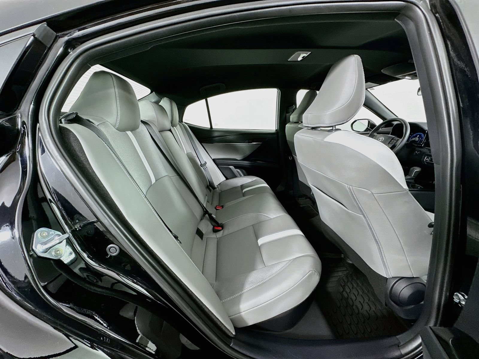 Used 2025 Toyota Camry SE FWD image 26