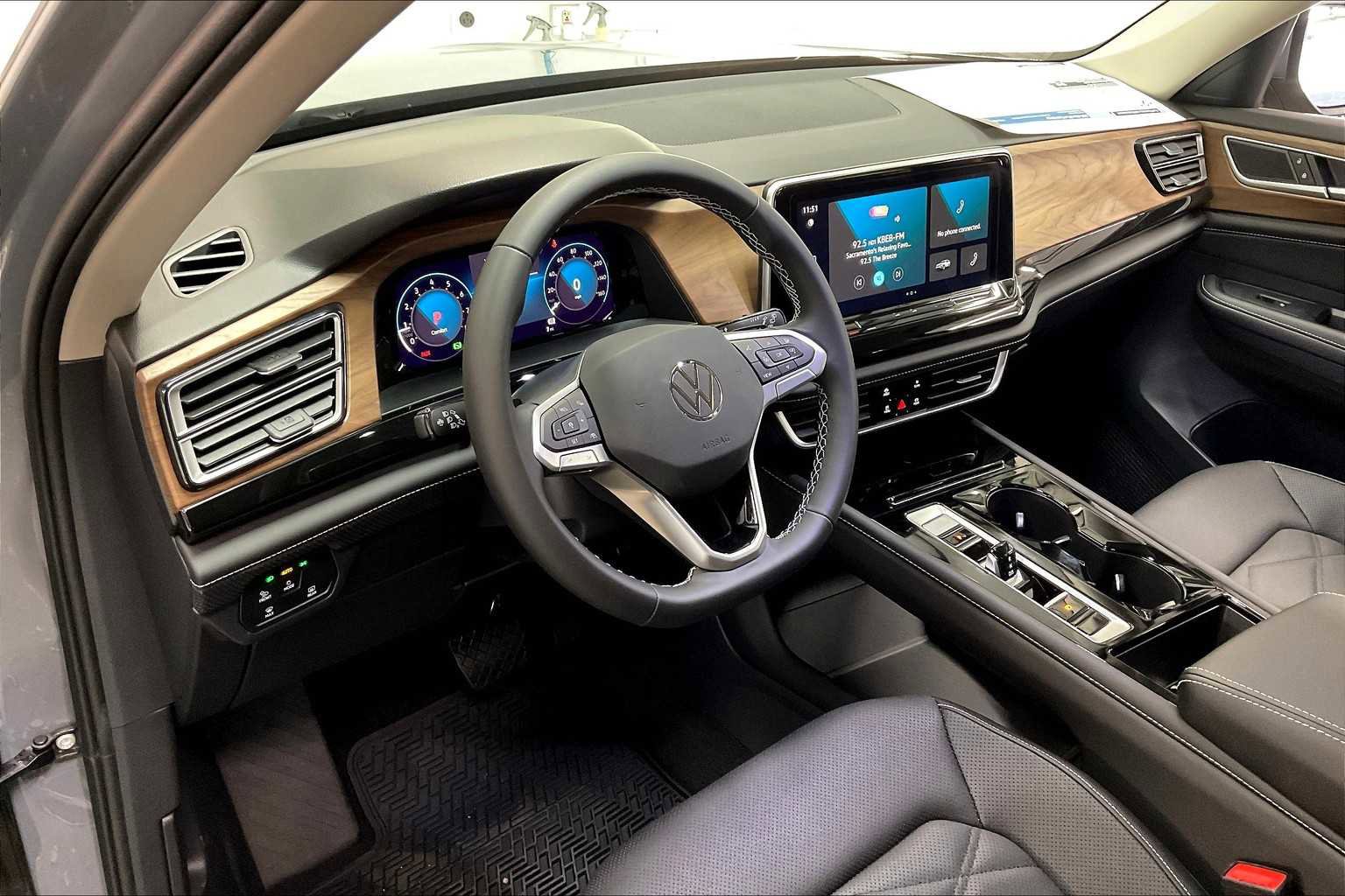 New 2025 Volkswagen Atlas SE image 8