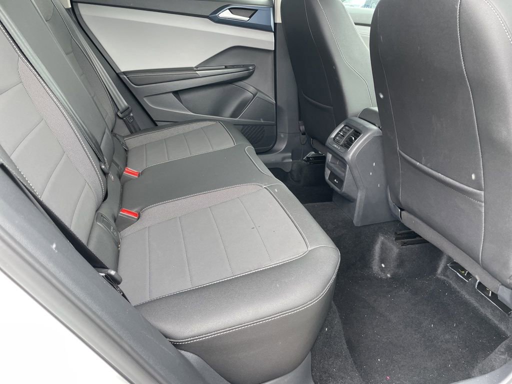 Used 2024 Volkswagen Taos SE image 34