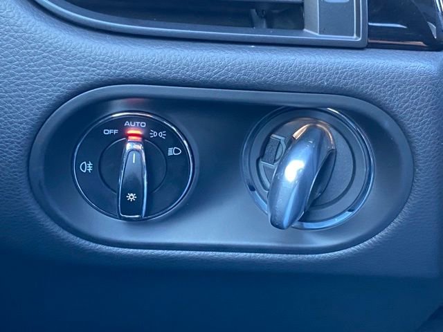 Certified 2025 Porsche Macan image 25