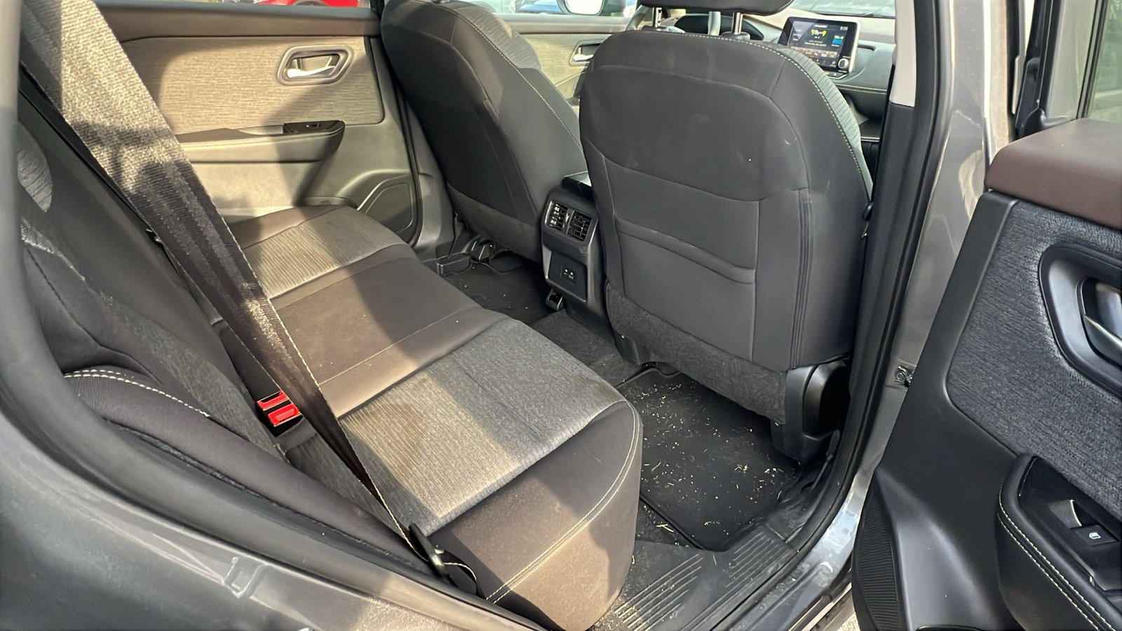 Used 2023 Nissan Rogue SV image 22