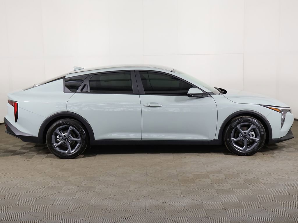 Used 2025 Kia K4 LXS image 17