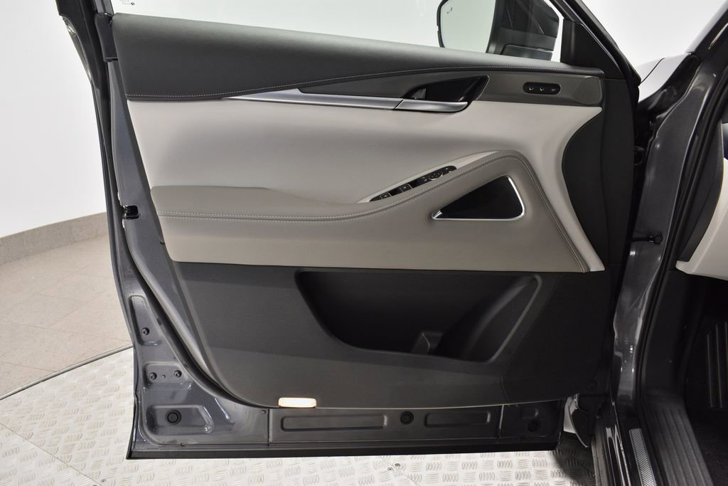 New 2026 INFINITI QX60 Luxe w/ Family Package image 9