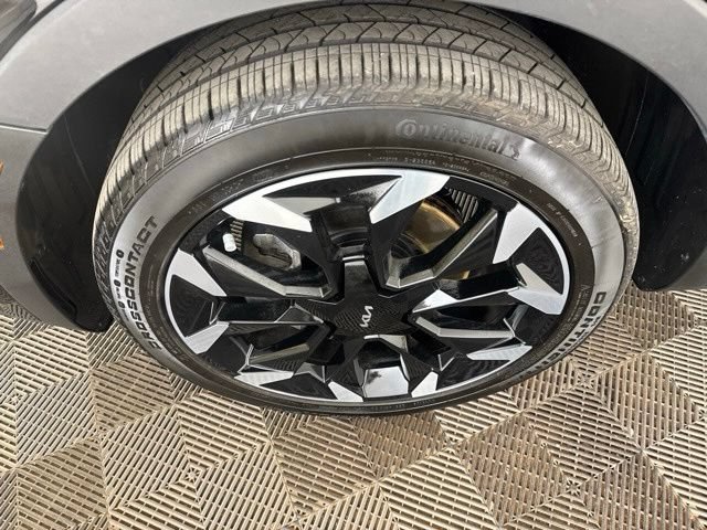 Certified 2025 Kia Sorento SX FWD image 30