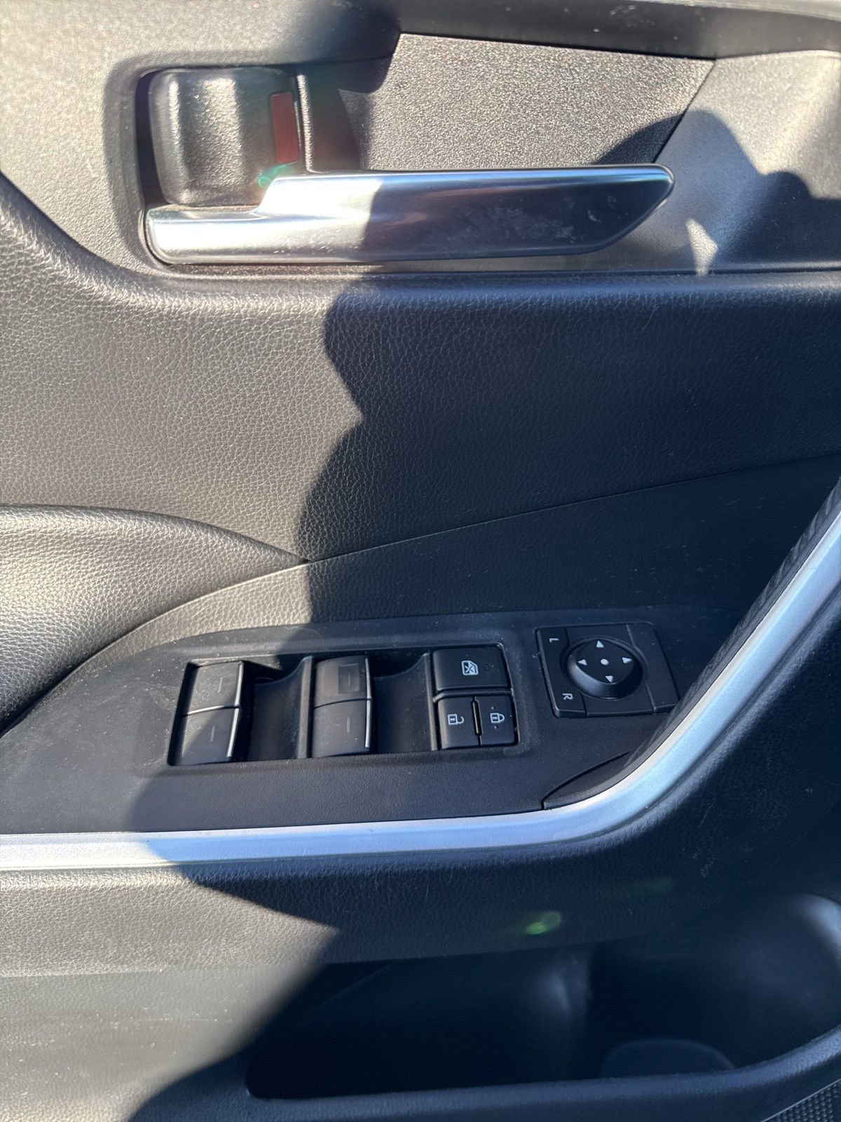 Used 2022 Toyota RAV4 XLE image 17