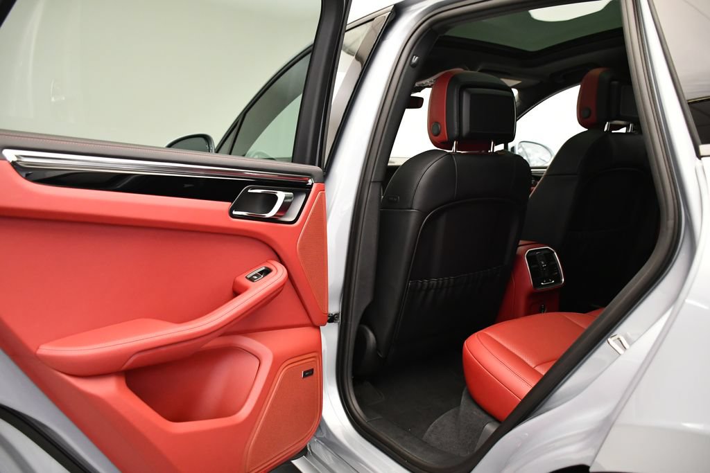 Certified 2026 Porsche Macan AWD/4WD image 44
