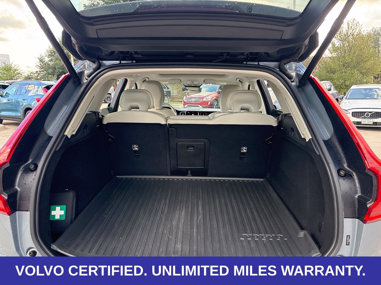 Certified 2024 Volvo XC60 B5 Plus w/ Protection Package Premier AWD/4WD image 13