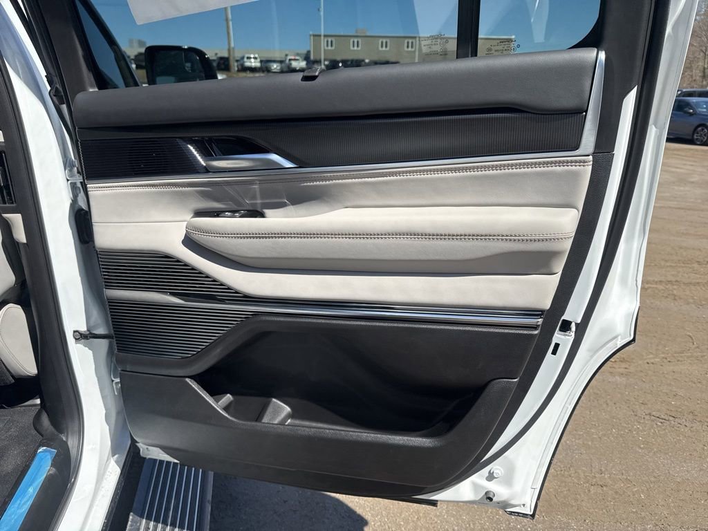 New 2026 Jeep Grand Wagoneer Summit image 33