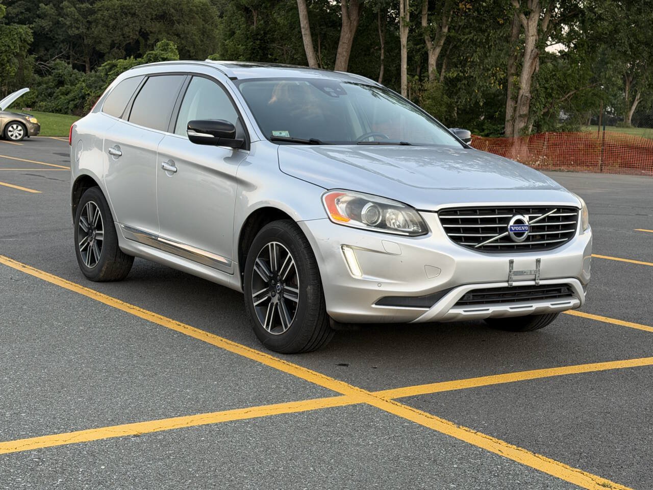 Used 2017 Volvo XC60 T5 Dynamic w/ Preferred Option Package AWD/4WD image 1