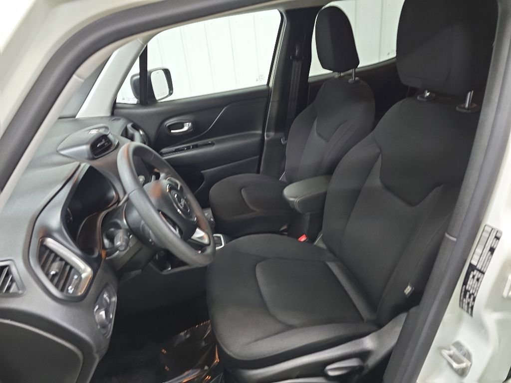 Used 2023 Jeep Renegade Latitude AWD/4WD image 29