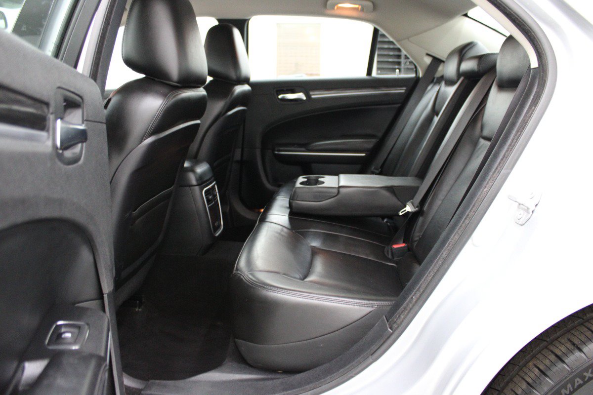 Used 2021 Chrysler 300 Touring L RWD image 8