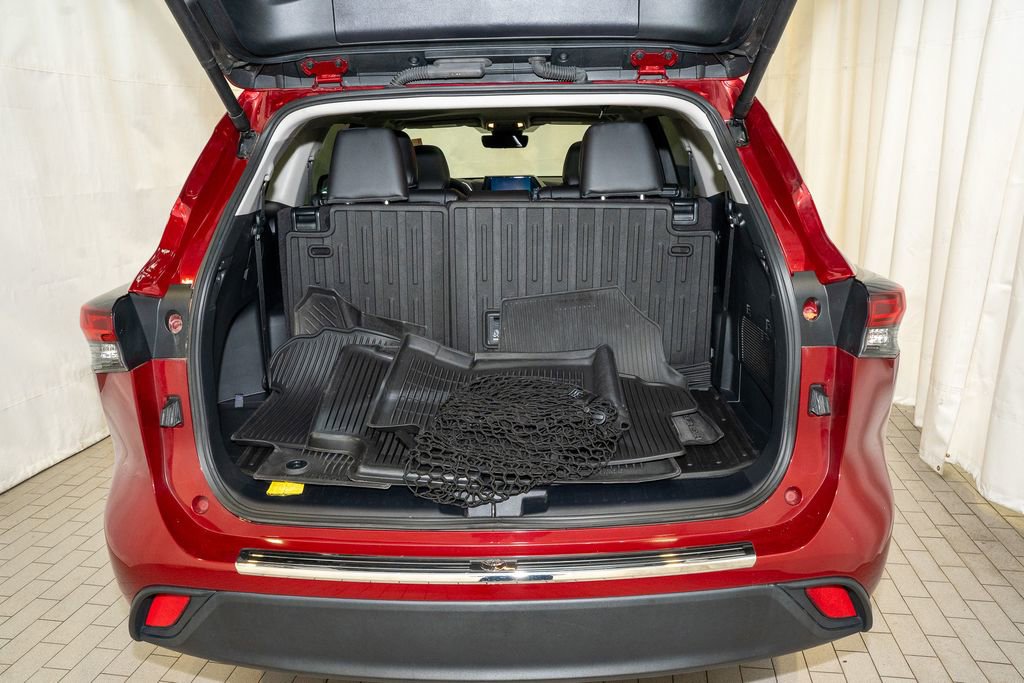 Certified 2024 Toyota Highlander XLE image 5