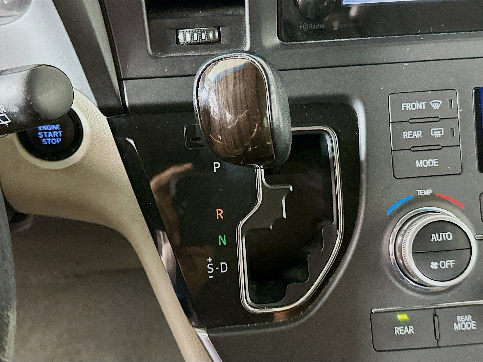 Used 2015 Toyota Sienna XLE FWD image 24