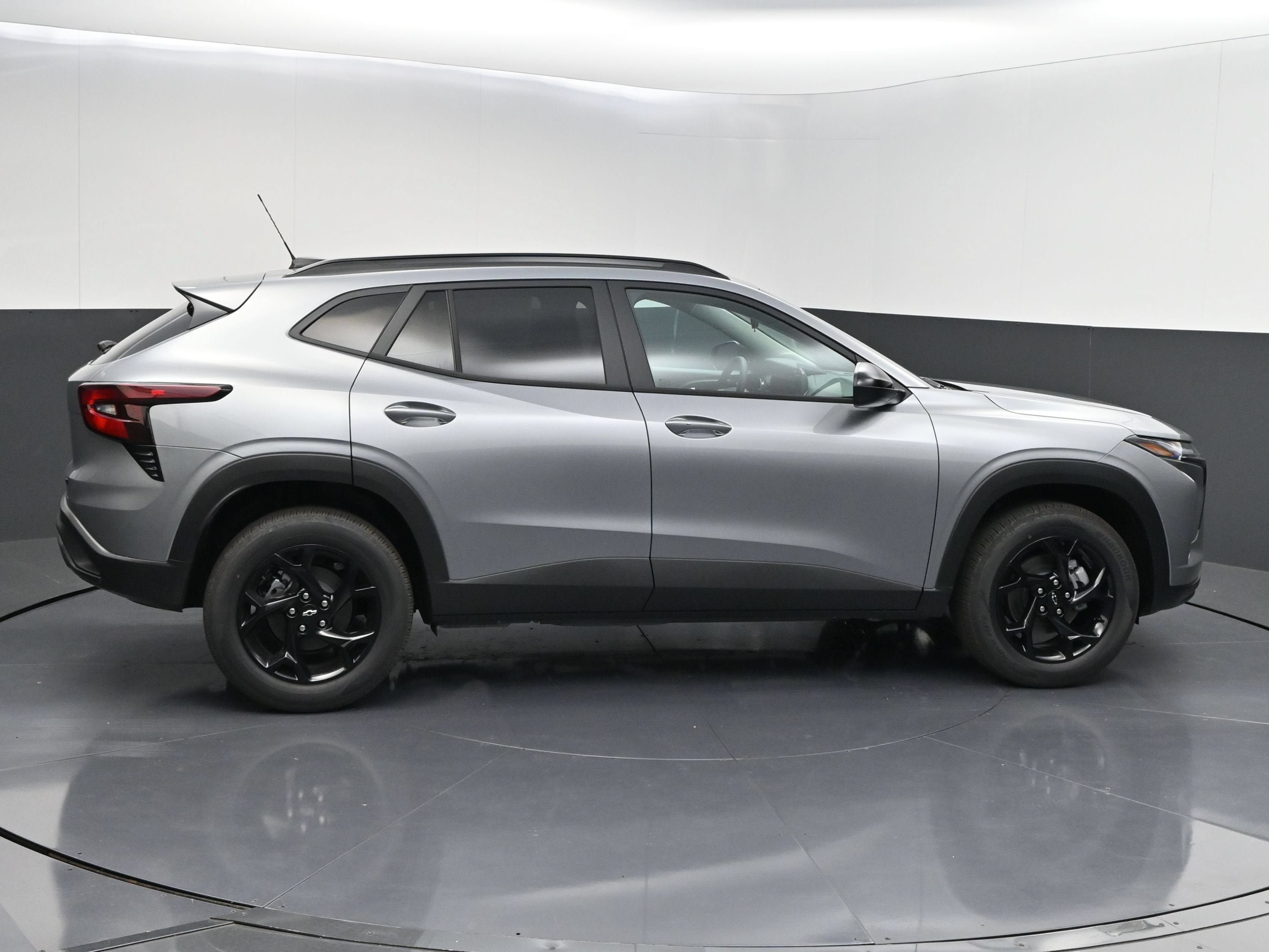 New 2026 Chevrolet Trax LT w/ Sunroof Package FWD image 9