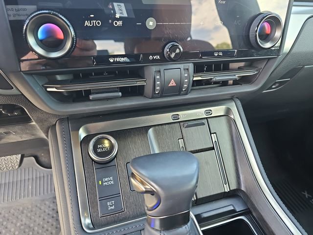 Used 2025 Lexus GX 550 w/ Accessory Package (2T) AWD/4WD image 28