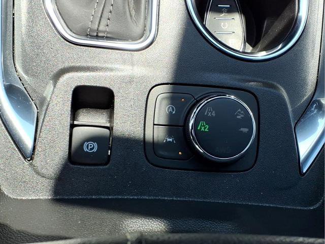 Used 2023 Chevrolet Traverse Premier image 16