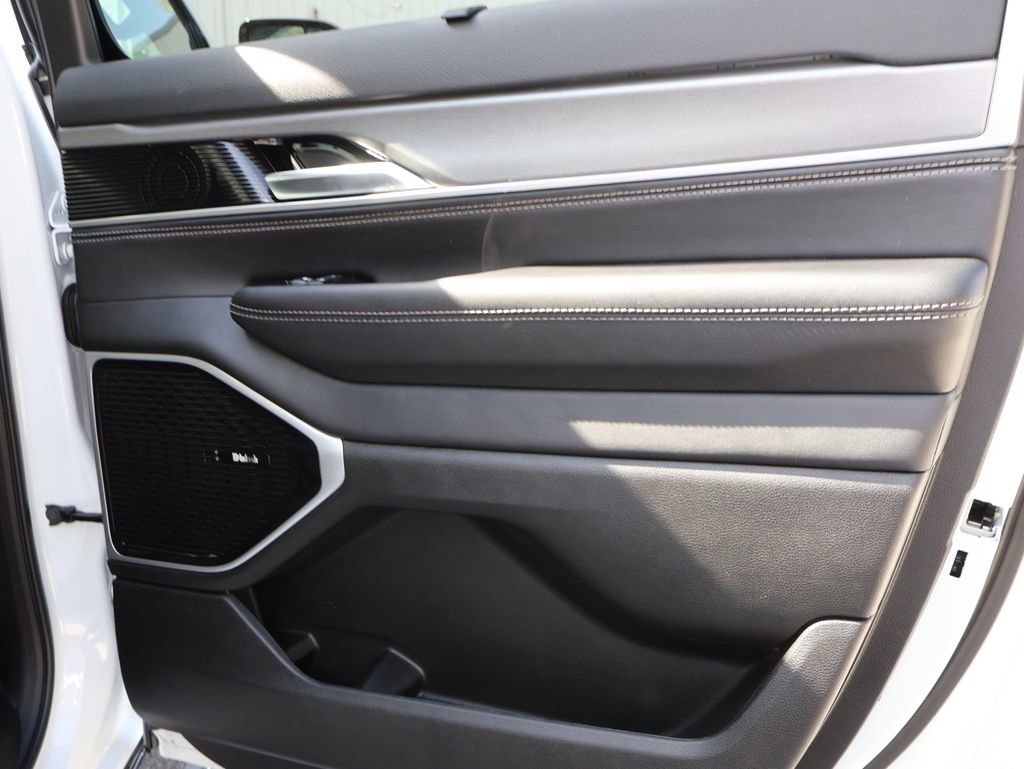 New 2026 Jeep Grand Wagoneer L Limited w/ Premium Group II image 11