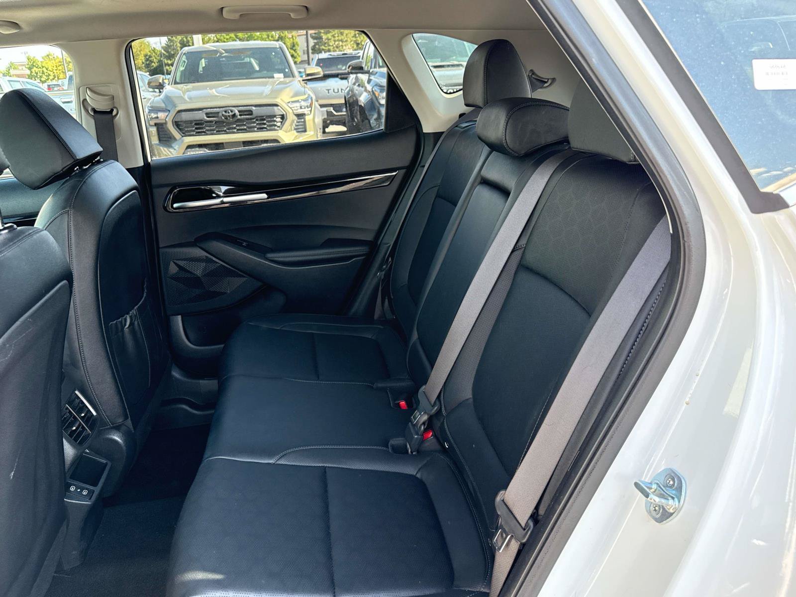 Used 2024 Kia Seltos SX w/ SX Sunroof Package AWD/4WD image 14