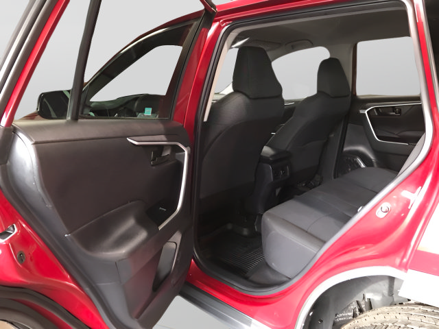 Used 2022 Toyota RAV4 LE AWD/4WD image 10