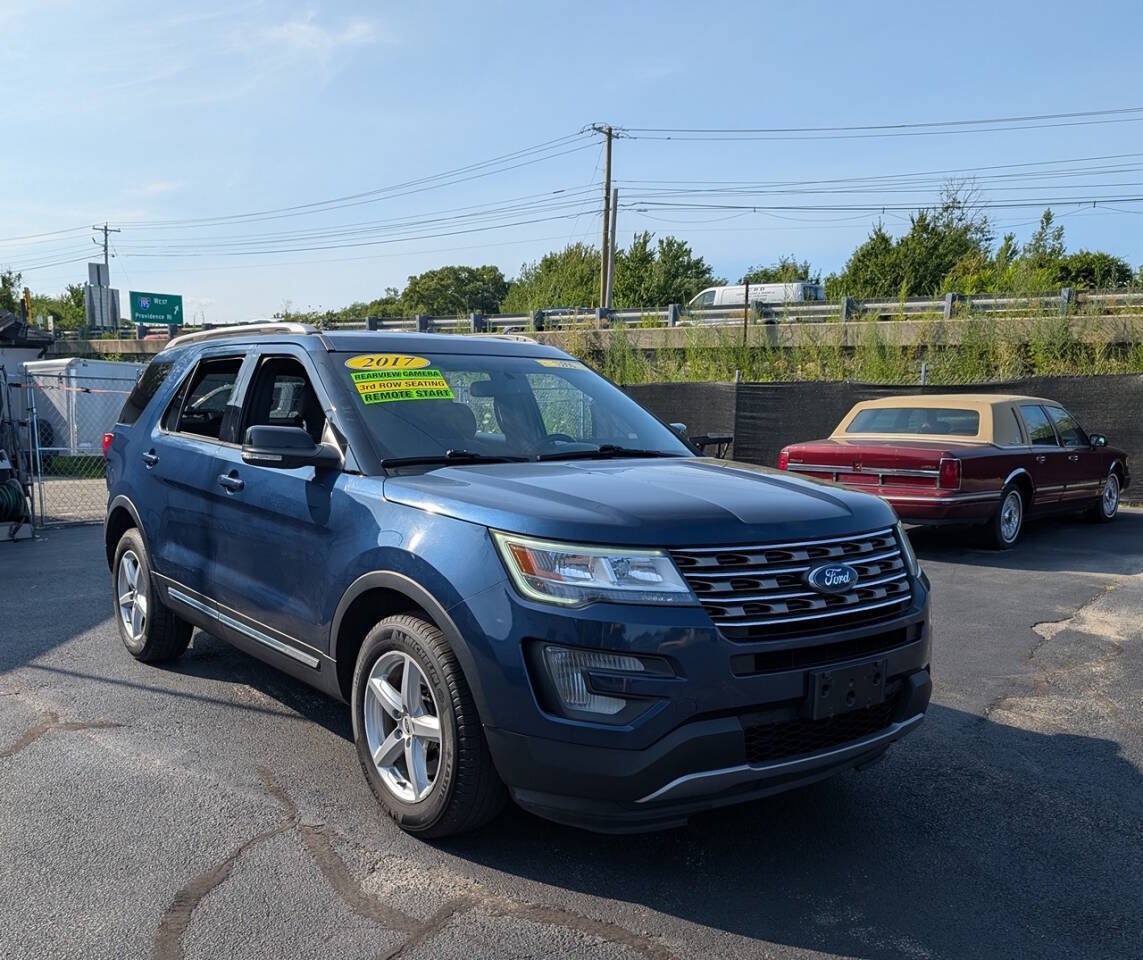 Used 2017 Ford Explorer XLT w/ Equipment Group 201A AWD/4WD image 2