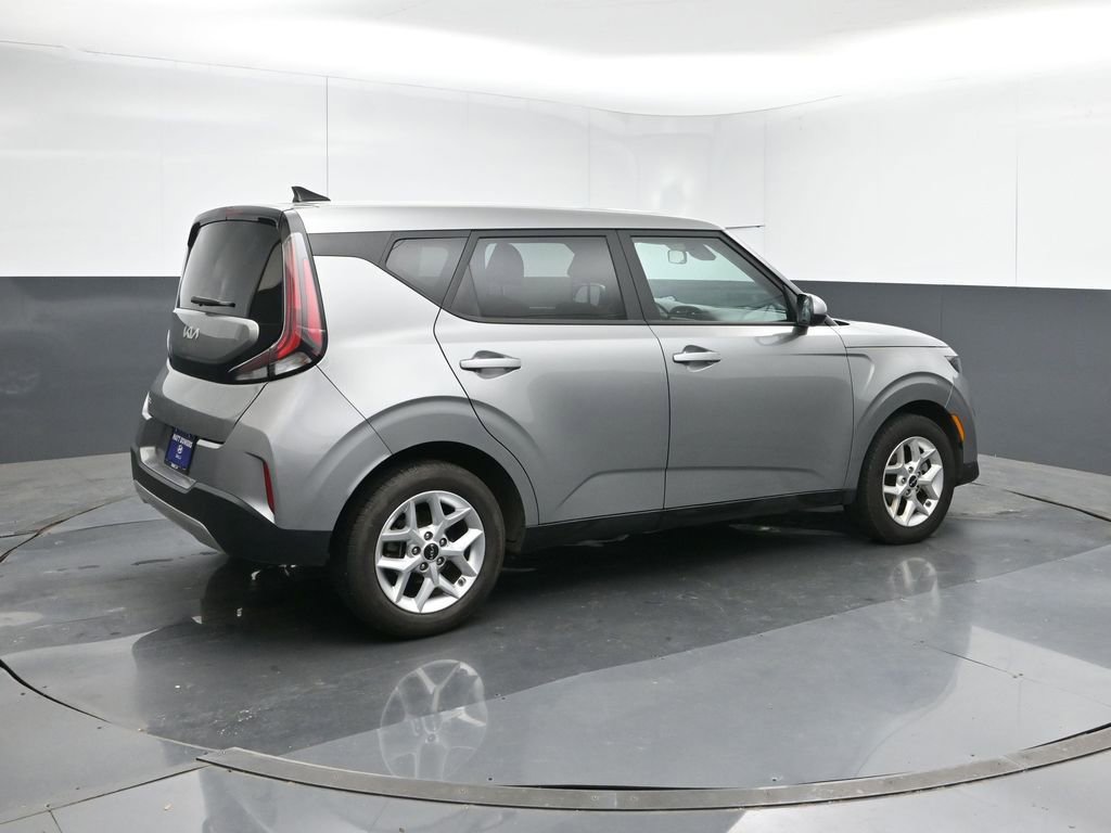 Used 2025 Kia Soul LX w/ LX Technology Package image 5