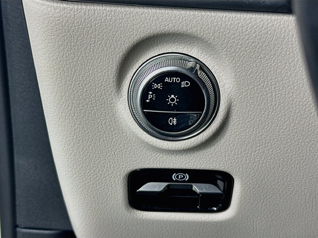 Certified 2025 Mercedes-Benz C 300 Sedan image 10