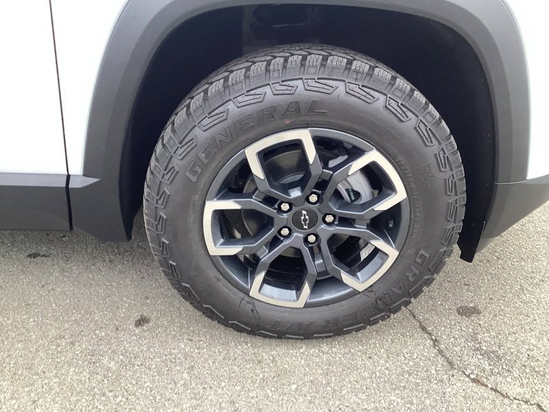 New 2027 Chevrolet Equinox ACTIV w/ Safety and Technology Package AWD/4WD image 9