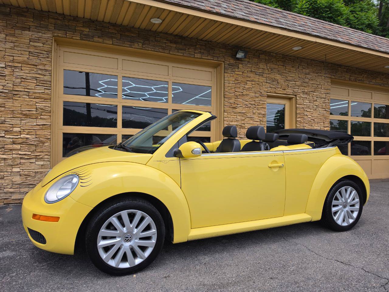 Used 2008 Volkswagen Beetle SE FWD image 45