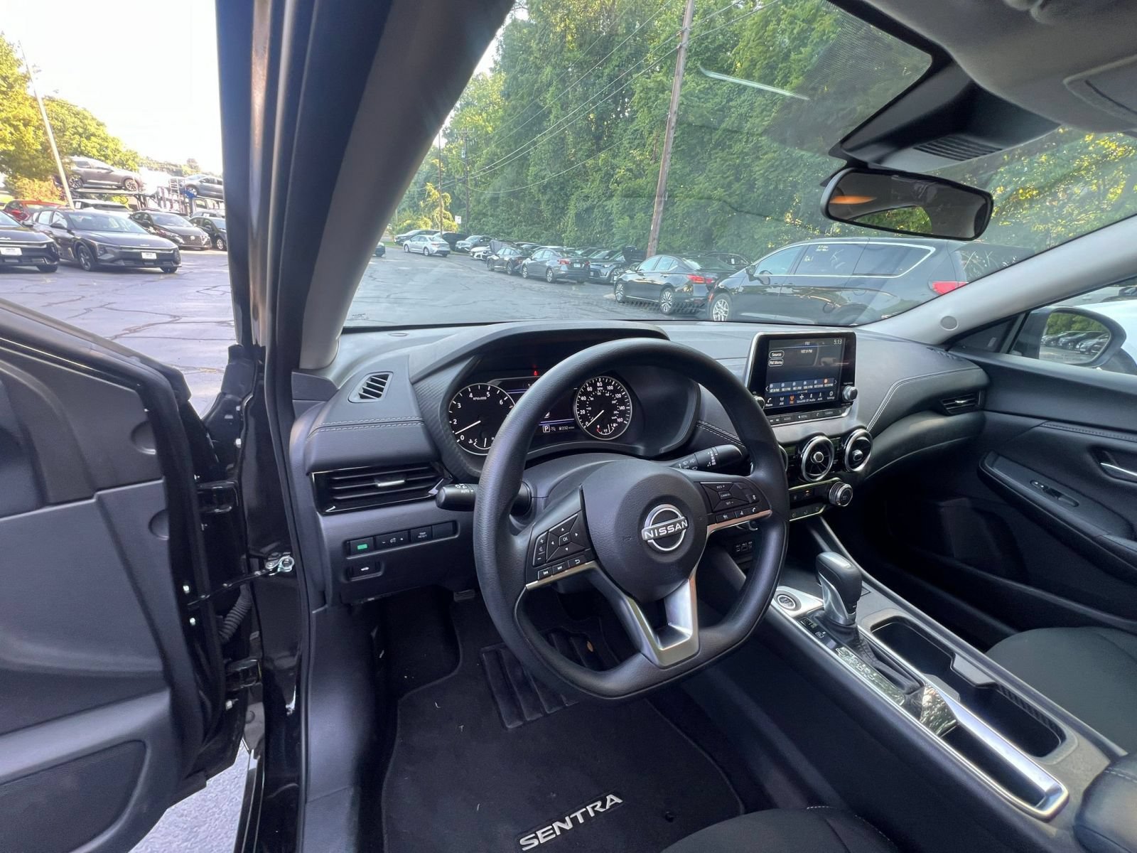 Used 2025 Nissan Sentra SV FWD image 27