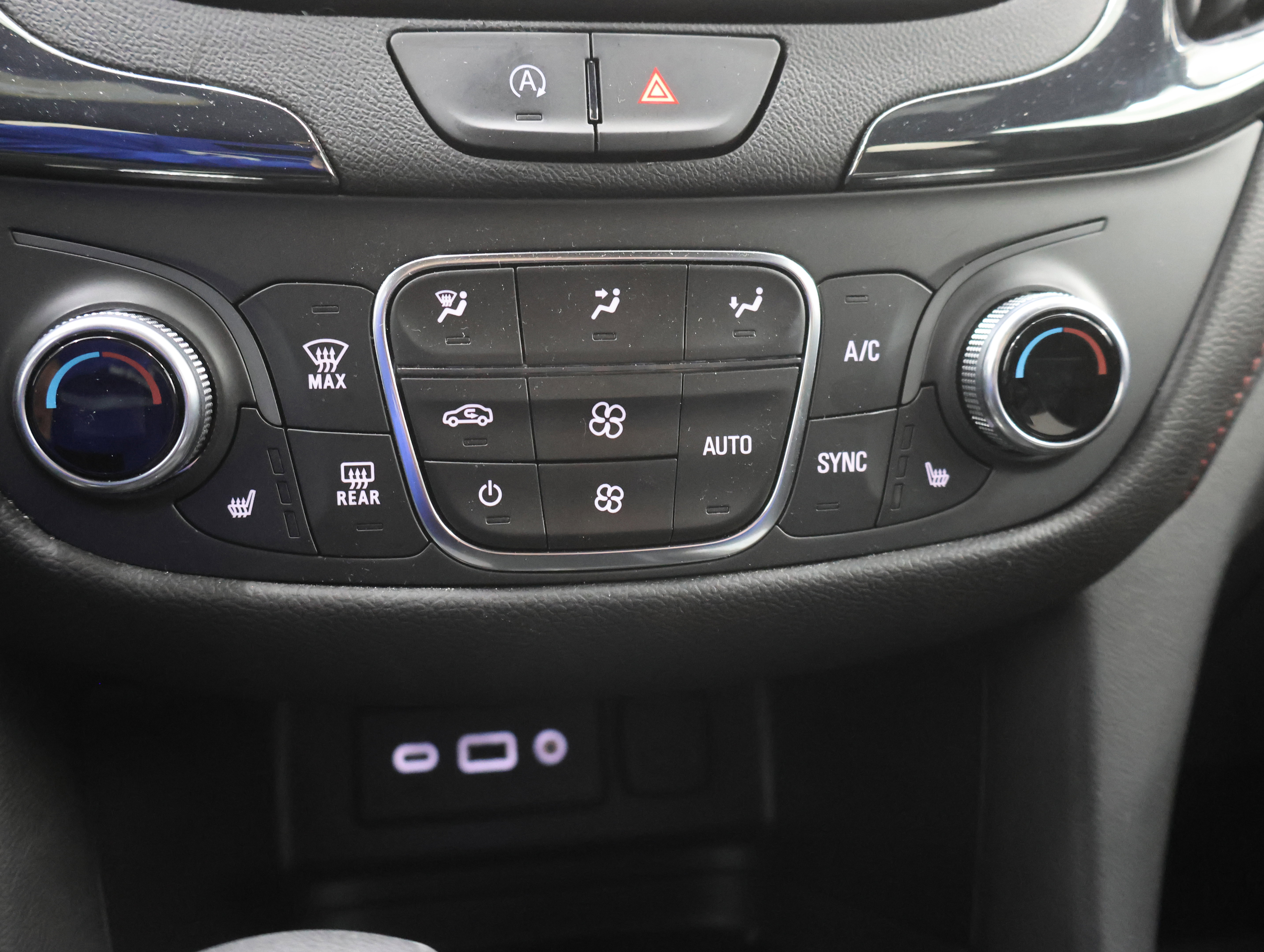 Used 2024 Chevrolet Equinox RS w/ LPO, Floor Liner Package image 48