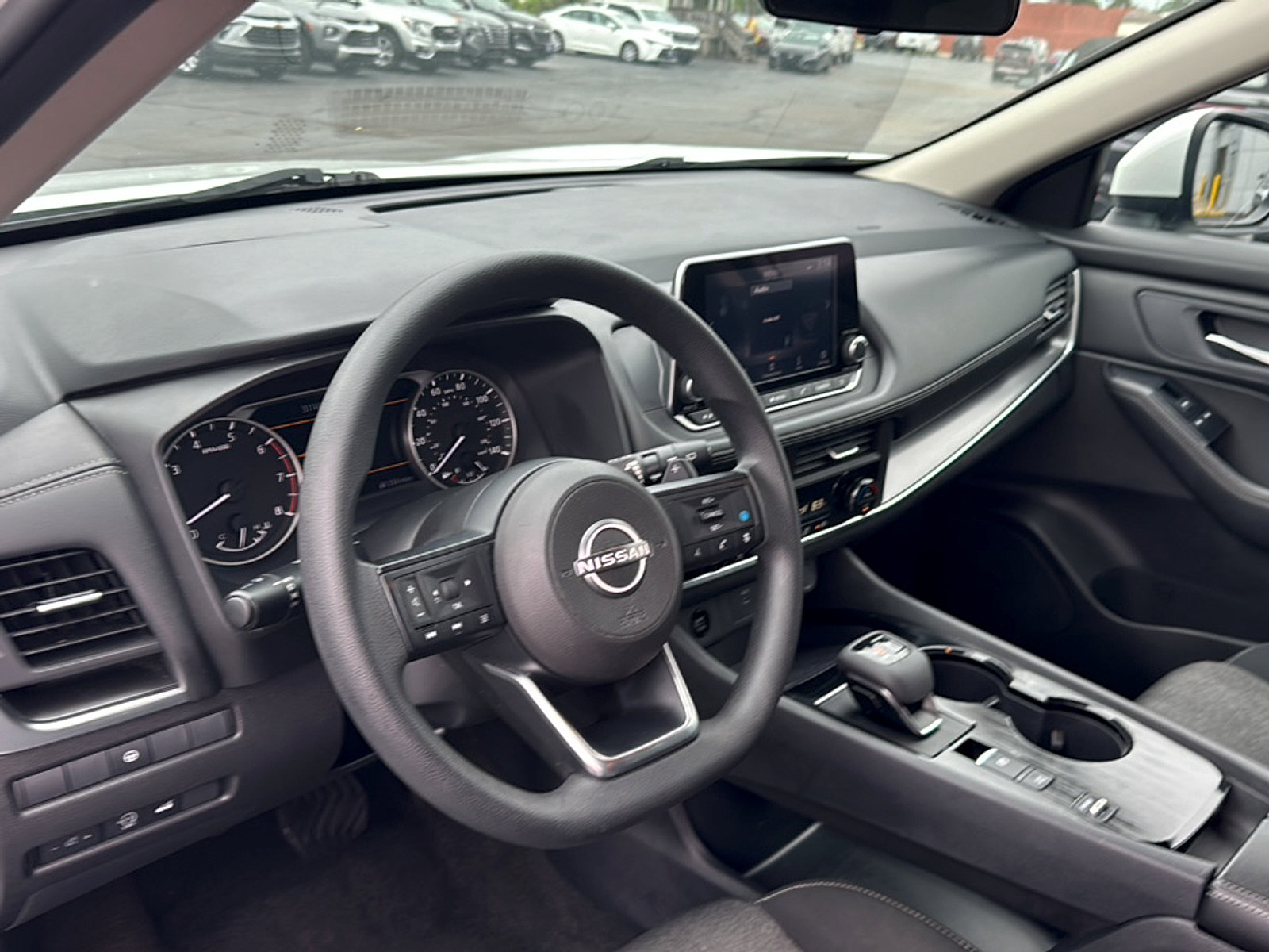 Used 2024 Nissan Rogue SV FWD image 9