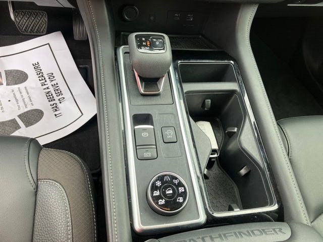 Used 2025 Nissan Pathfinder SL AWD/4WD image 19